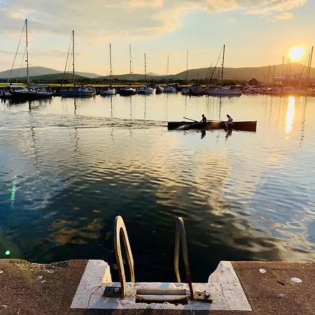 בית נופש Farm - The Parlour By Trident Homes *